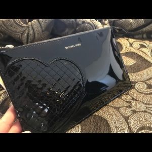 Michael Kors Hearts Daniela Large Wristlet Black